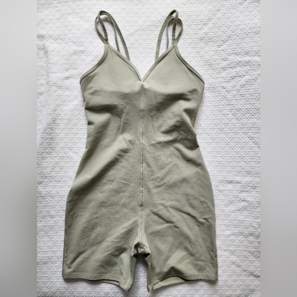 ALO Yoga Suns Out Onesie Size S, Limestone - Picture 4 of 8